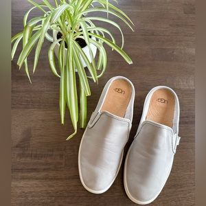 Ugg Gene Women’s Slides Light Gray Mules Slide On size 7 - UGG